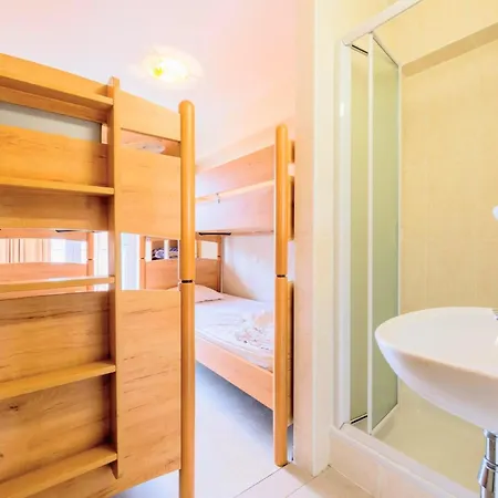 Les Petrels Vijfde * Coxyde